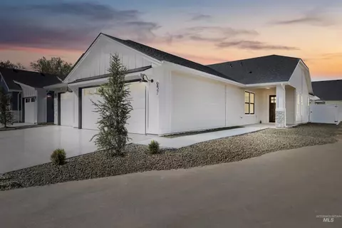 957 S Almond St, Nampa, ID 83686