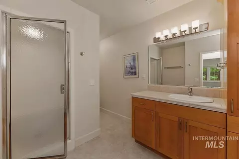 Bath - 2419 N Sevenoaks Pl, Eagle, ID 83616 photo 1 of 3