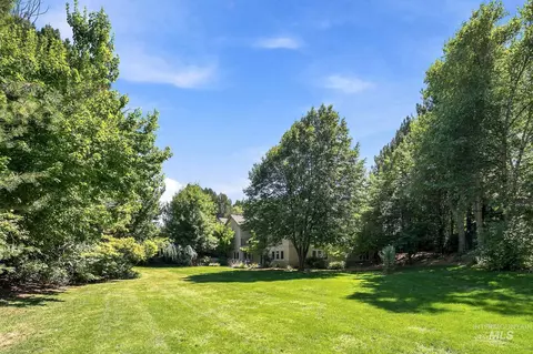 Exterior - 2419 N Sevenoaks Pl, Eagle, ID 83616 photo 7 of 18