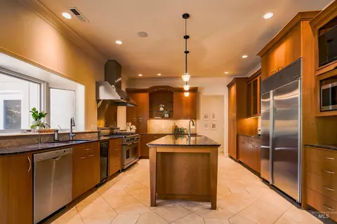 Kitchen - 2419 N Sevenoaks Pl, Eagle, ID 83616 photo 2 of 2