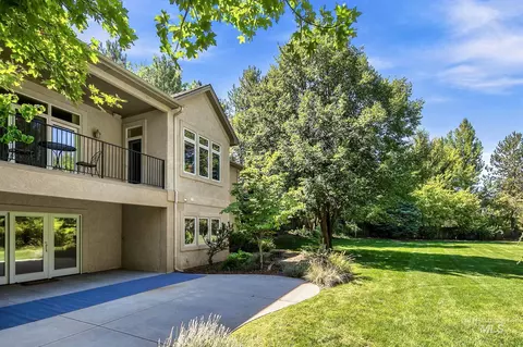 Exterior - 2419 N Sevenoaks Pl, Eagle, ID 83616 photo 5 of 18