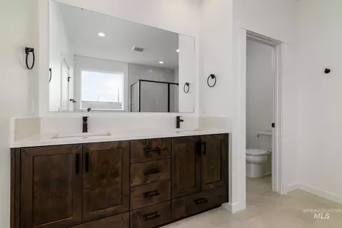 Bath - 2111 N Honalee Ave, Eagle, ID 83616 photo 1 of 2