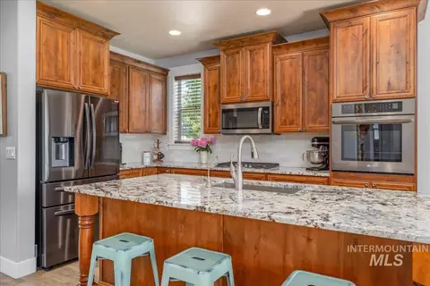 Kitchen - 4147 W Cardon St, Eagle, ID 83616 photo 4 of 4