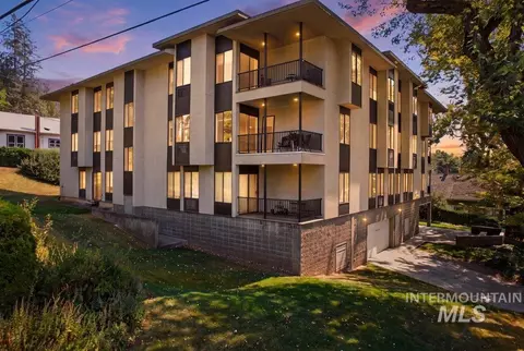 122 N Washington #2D, Moscow, ID 83843