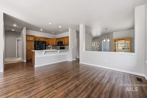 Living - 1923 E Pratt St, Meridian, ID 83642 photo 1 of 1