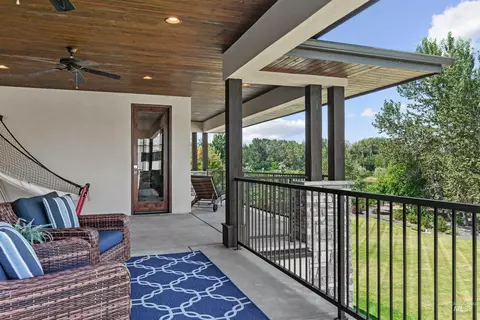 Exterior - 573 S Brentbrook Ln, Eagle, ID 83616 photo 5 of 8