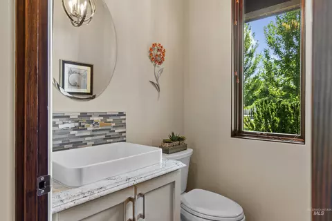 Bath - 573 S Brentbrook Ln, Eagle, ID 83616 photo 1 of 8