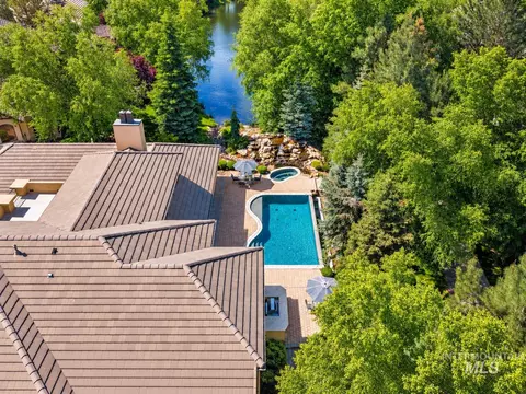 Exterior - 1020 W Shearwater Ln, Eagle, ID 83616 photo 5 of 10