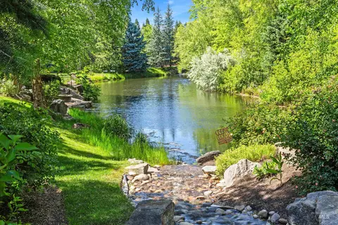 View/Area - 1020 W Shearwater Ln, Eagle, ID 83616 photo 2 of 2