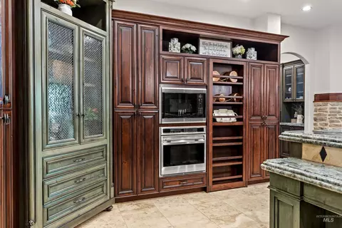 Kitchen - 1020 W Shearwater Ln, Eagle, ID 83616 photo 3 of 4