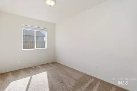 Bedroom - 555 Hunter Ave, Twin Falls, ID 83301 photo 3 of 3