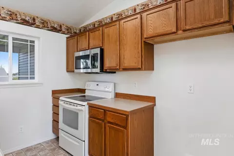 Kitchen - 555 Hunter Ave, Twin Falls, ID 83301 photo 3 of 3