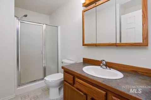 Bath - 555 Hunter Ave, Twin Falls, ID 83301 photo 1 of 2