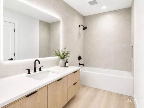 Bath - 2056 E Dunyon St #1, Eagle, ID 83616 photo 3 of 4