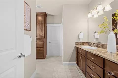 Bath - 274 E Schmeizer Ln, Boise, ID 83706 photo 2 of 4