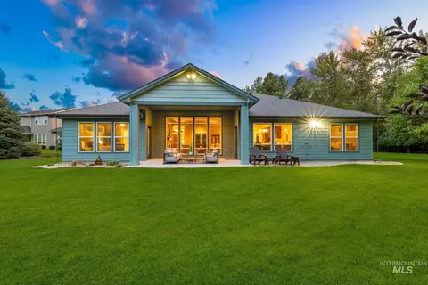 Exterior - 274 E Schmeizer Ln, Boise, ID 83706 photo 6 of 13
