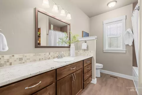 Bath - 274 E Schmeizer Ln, Boise, ID 83706 photo 3 of 4