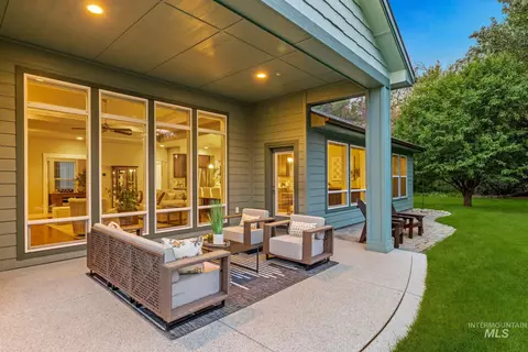 Exterior - 274 E Schmeizer Ln, Boise, ID 83706 photo 7 of 13