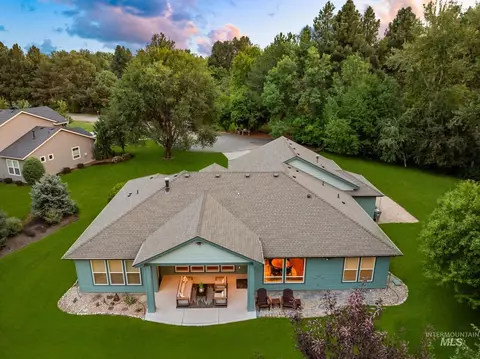 Exterior - 274 E Schmeizer Ln, Boise, ID 83706 photo 5 of 13