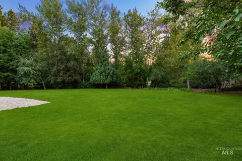 Exterior - 274 E Schmeizer Ln, Boise, ID 83706 photo 9 of 13