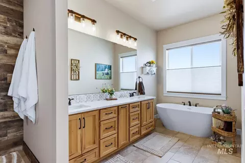 Bath - 367 Bard, Middleton, ID 83644 photo 1 of 4