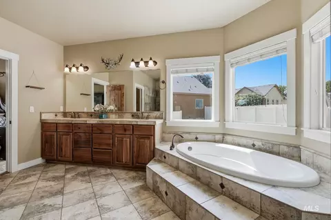 Bath - 15585 Toscano Pl, Caldwell, ID 83607 photo 2 of 5