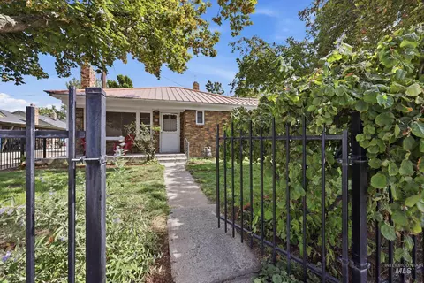 Exterior - 824 S Robert St, Boise, ID 83705 photo 1 of 6