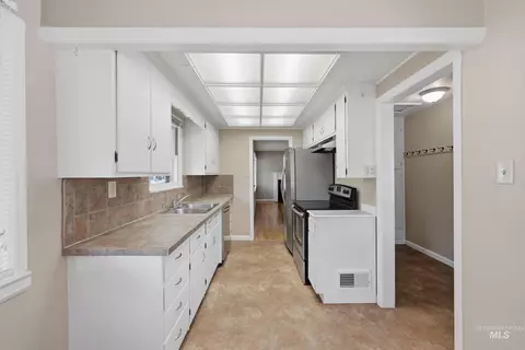 Kitchen - 824 S Robert St, Boise, ID 83705 photo 3 of 3