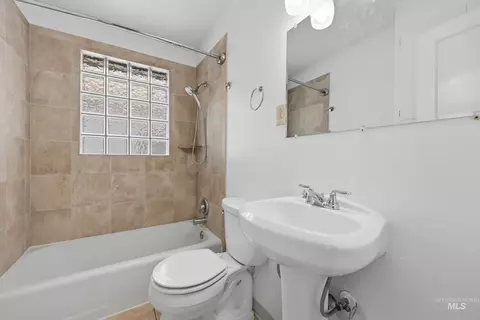 Bath - 824 S Robert St, Boise, ID 83705 photo 1 of 1