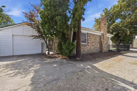 Exterior - 824 S Robert St, Boise, ID 83705 photo 6 of 6