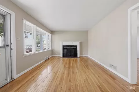 Living - 824 S Robert St, Boise, ID 83705 photo 2 of 2
