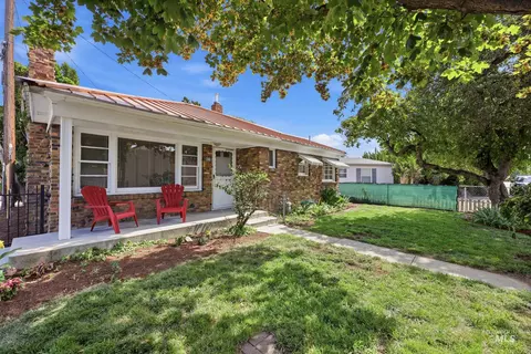 Exterior - 824 S Robert St, Boise, ID 83705 photo 2 of 6