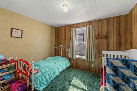 Bedroom - 129 12th Ave N, Buhl, ID 83316 photo 3 of 5
