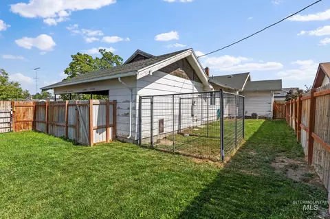 Exterior - 129 12th Ave N, Buhl, ID 83316 photo 3 of 8