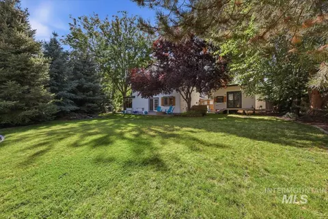 Exterior - 948 E Monarch St, Eagle, ID 83616 photo 8 of 17