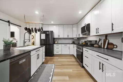 Kitchen - 948 E Monarch St, Eagle, ID 83616 photo 1 of 3
