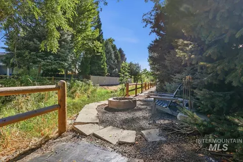 Exterior - 948 E Monarch St, Eagle, ID 83616 photo 16 of 17