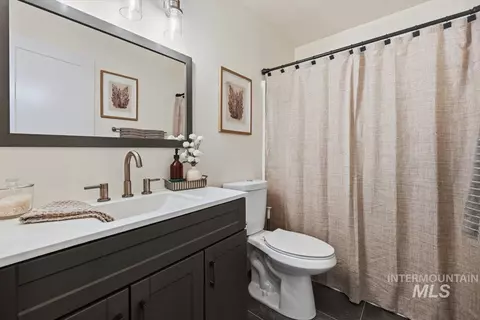 Bath - 948 E Monarch St, Eagle, ID 83616 photo 3 of 3