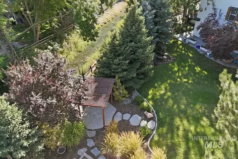 Exterior - 948 E Monarch St, Eagle, ID 83616 photo 15 of 17