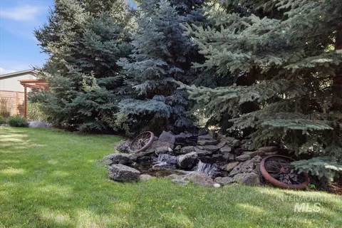 Exterior - 948 E Monarch St, Eagle, ID 83616 photo 11 of 17