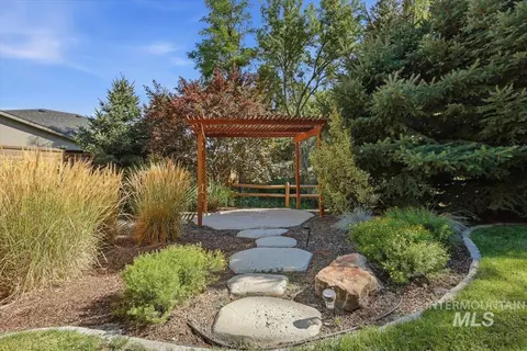 Exterior - 948 E Monarch St, Eagle, ID 83616 photo 13 of 17