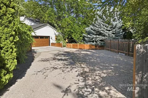 Exterior - 948 E Monarch St, Eagle, ID 83616 photo 4 of 17