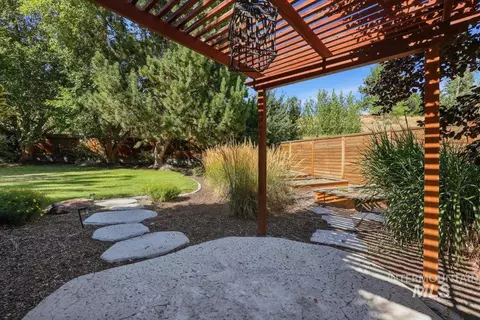 Exterior - 948 E Monarch St, Eagle, ID 83616 photo 14 of 17
