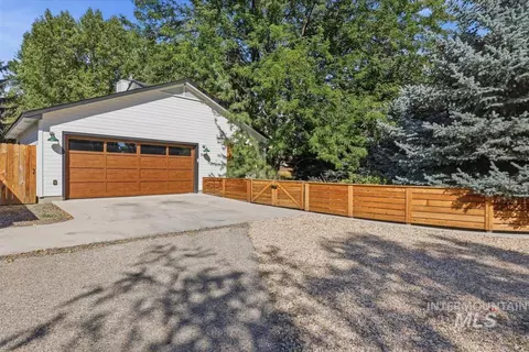 Exterior - 948 E Monarch St, Eagle, ID 83616 photo 3 of 17