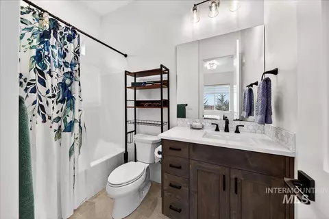 Bath - 1911 N Willowick Ave, Eagle, ID 83616 photo 3 of 4