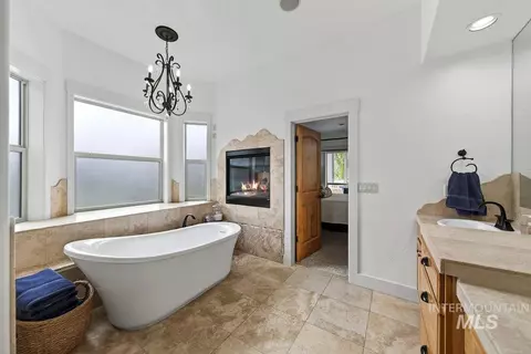 Bath - 1013 E Rivers End Dr, Eagle, ID 83616 photo 2 of 6
