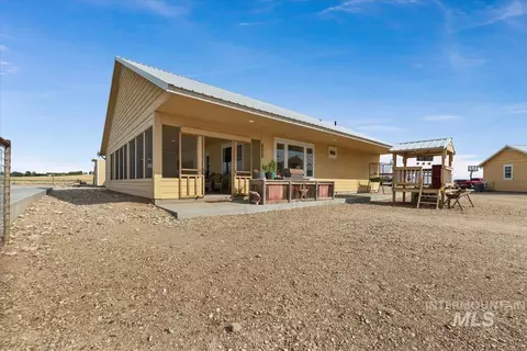 Exterior - 8018 Stage Coach Rd, Melba, ID 83641 photo 7 of 8