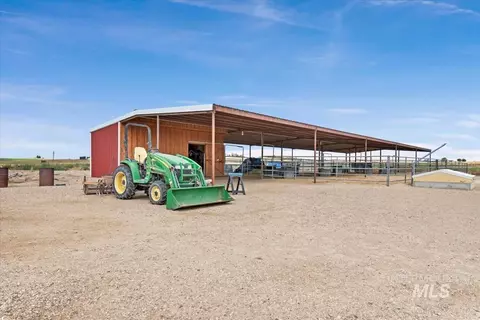 Exterior - 8018 Stage Coach Rd, Melba, ID 83641 photo 4 of 8