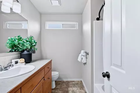 Bath - 6375 E Shellbrook, Nampa, ID 83687 photo 1 of 2