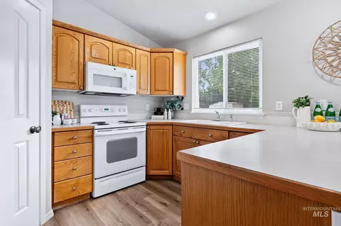 Kitchen - 6375 E Shellbrook, Nampa, ID 83687 photo 2 of 3